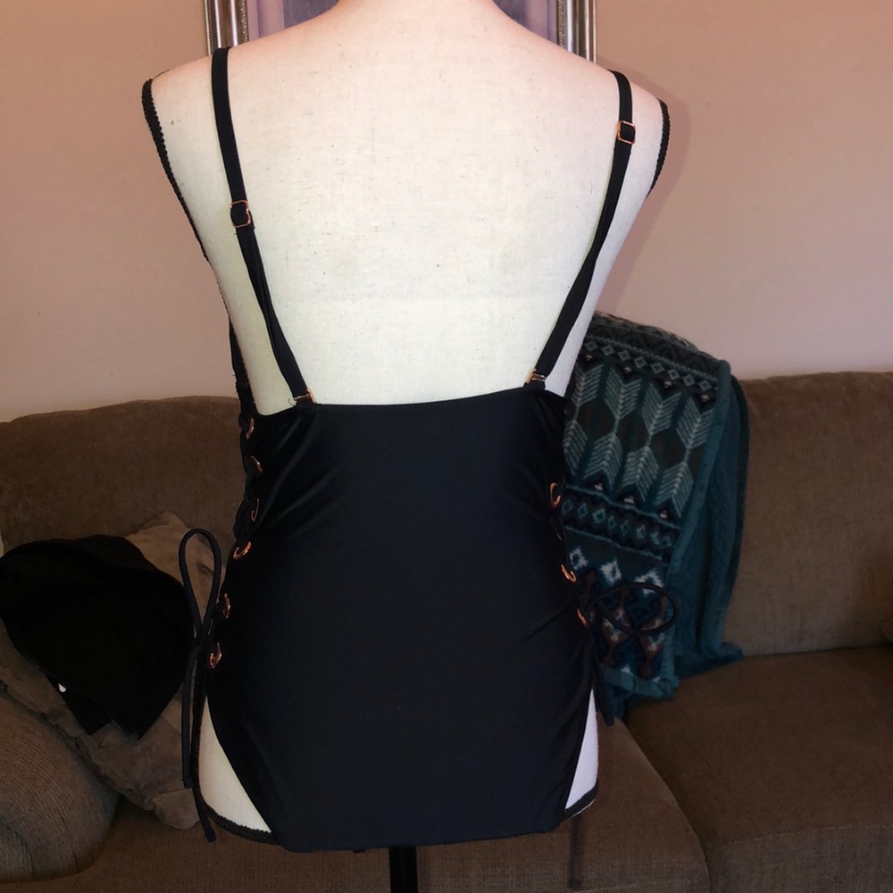 Bathing suit - Picture 3 of 5